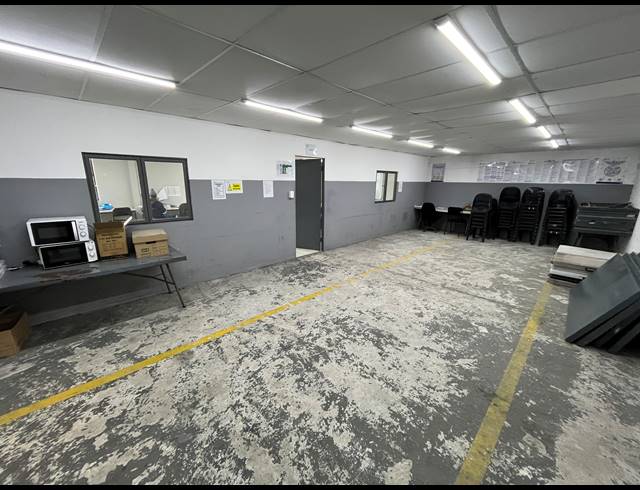 1,040M² WAREHOUSE TO LET IN KILLARNEY GARDENS